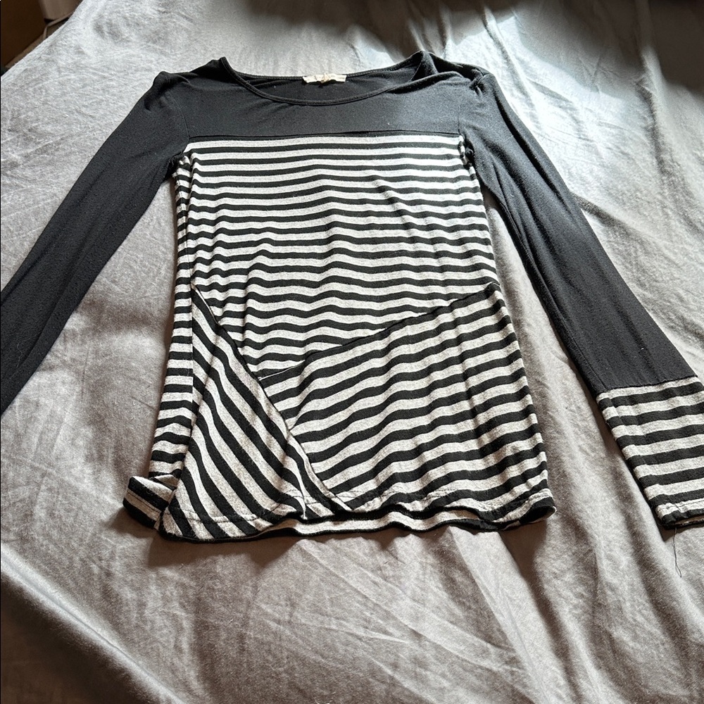 Hawthorn XS Black and White Striped Long Sleeve stretchy Top